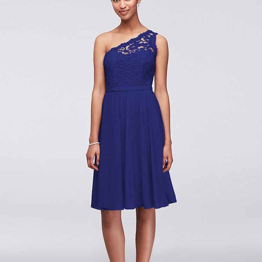 One shoulder lace David’s bridal dress